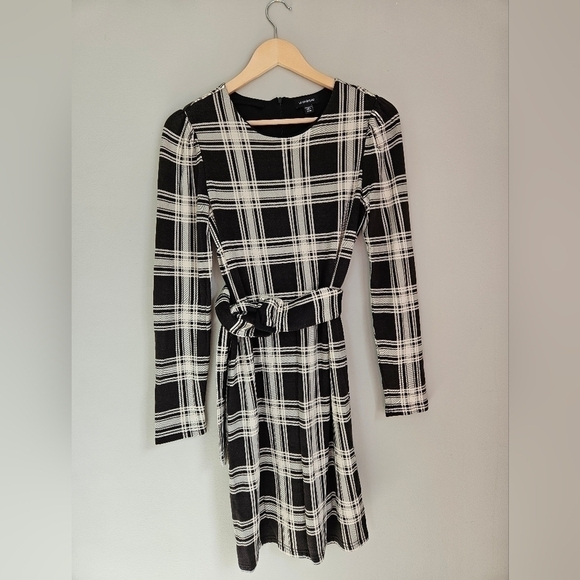 LE CHÂTEAU plaid dress longsleeves with  belt - Picture 1 of 5